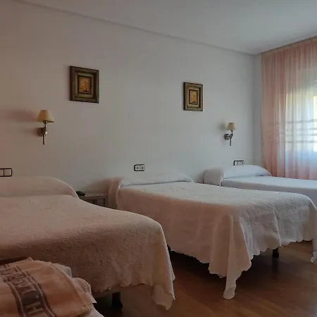 Rosales Nocleg ze śniadaniem 2*